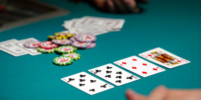 Chia bài trong Poker và những quy tắc cần biết
